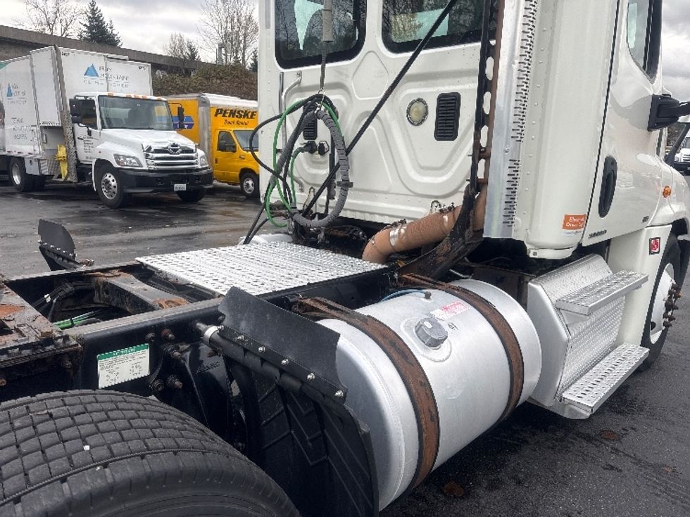 Day Cab Tractor-Heavy Duty Tractors-Freightliner-2012-Cascadia 12564ST-Tukwila-WA-412,869\n\t\tmiles-$ 12,000 - Image 18