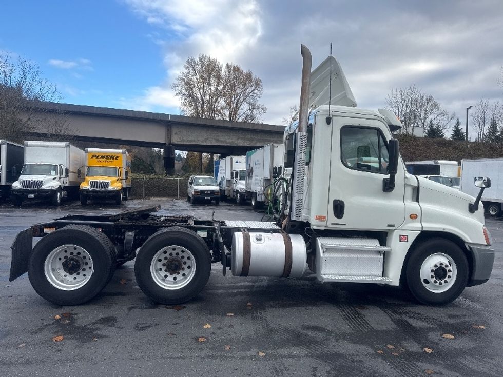 Day Cab Tractor-Heavy Duty Tractors-Freightliner-2012-Cascadia 12564ST-Tukwila-WA-412,869\n\t\tmiles-$ 12,000 - Image 8