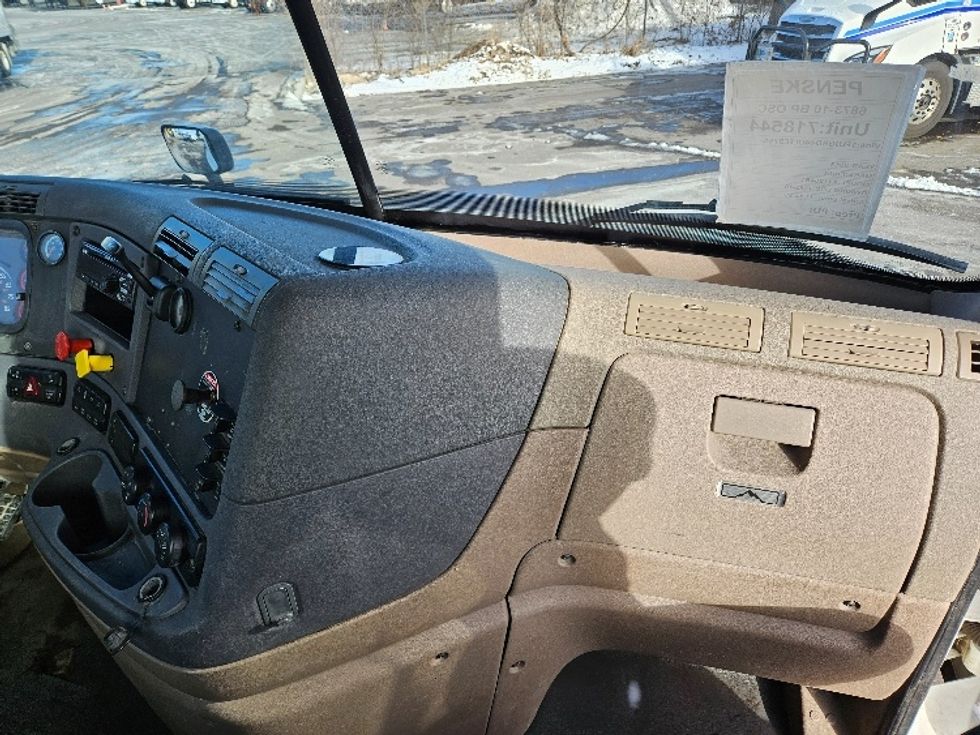 Day Cab Tractor-Heavy Duty Tractors-Freightliner-2013-Cascadia 11364ST-Brooklyn Park-MN-388,403\n\t\tmiles-$ 11,750 - Image 13