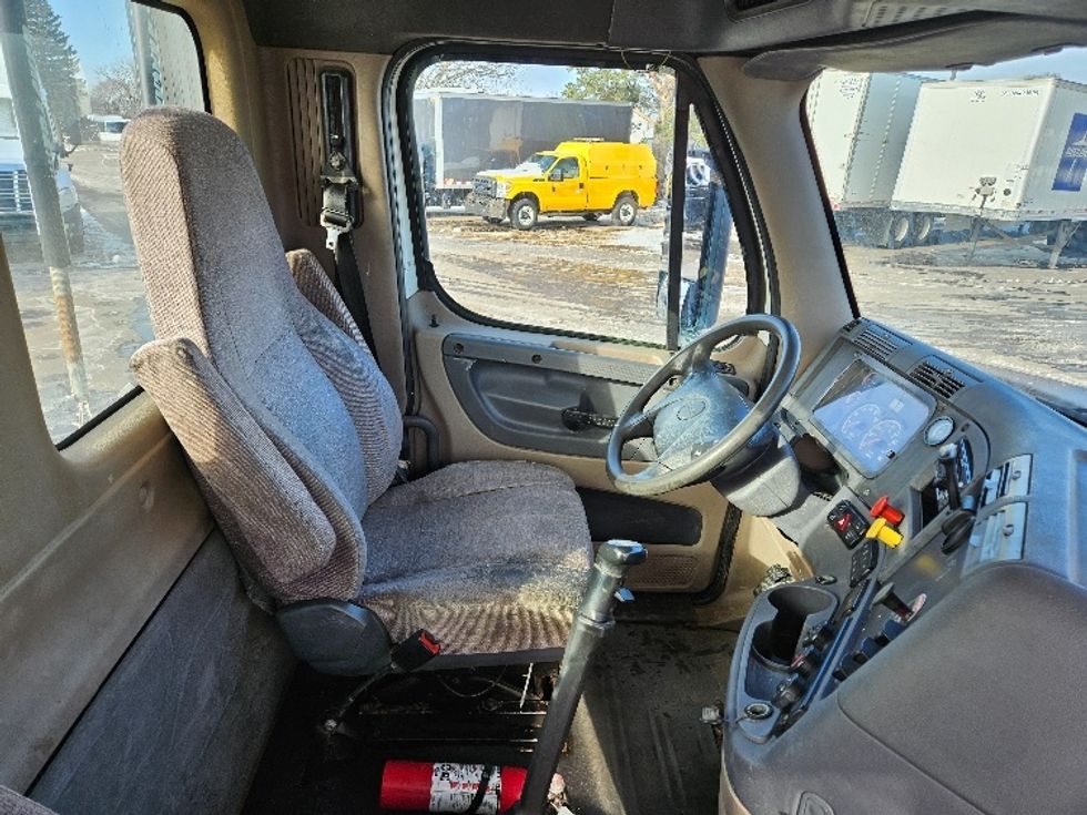 Day Cab Tractor-Heavy Duty Tractors-Freightliner-2013-Cascadia 11364ST-Brooklyn Park-MN-388,403\n\t\tmiles-$ 11,750 - Image 14