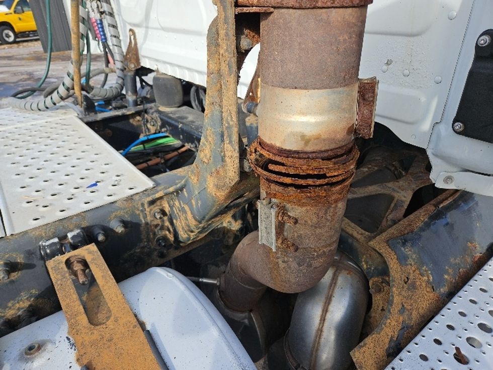 Day Cab Tractor-Heavy Duty Tractors-Freightliner-2013-Cascadia 11364ST-Brooklyn Park-MN-388,403\n\t\tmiles-$ 11,750 - Image 18