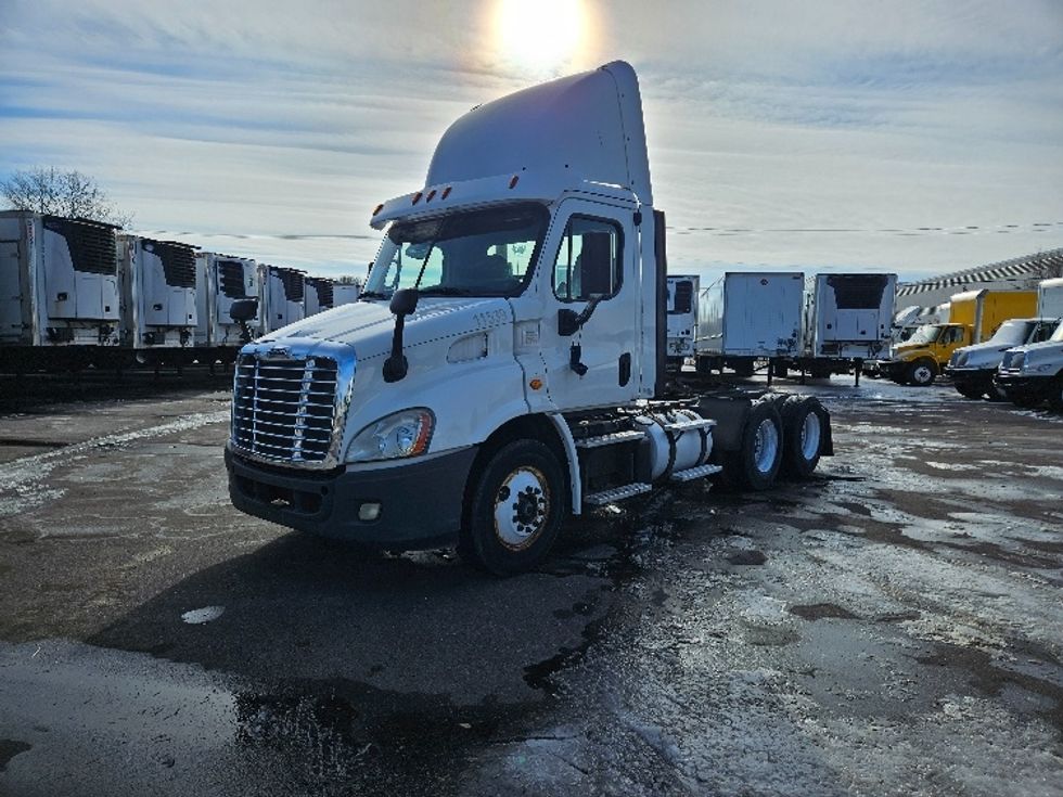 Day Cab Tractor-Heavy Duty Tractors-Freightliner-2013-Cascadia 11364ST-Brooklyn Park-MN-388,403\n\t\tmiles-$ 11,750 - Image 3