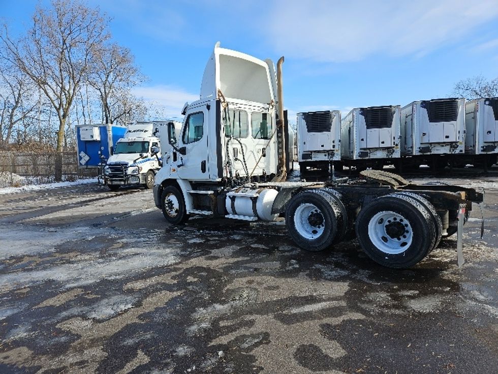 Day Cab Tractor-Heavy Duty Tractors-Freightliner-2013-Cascadia 11364ST-Brooklyn Park-MN-388,403\n\t\tmiles-$ 11,750 - Image 5
