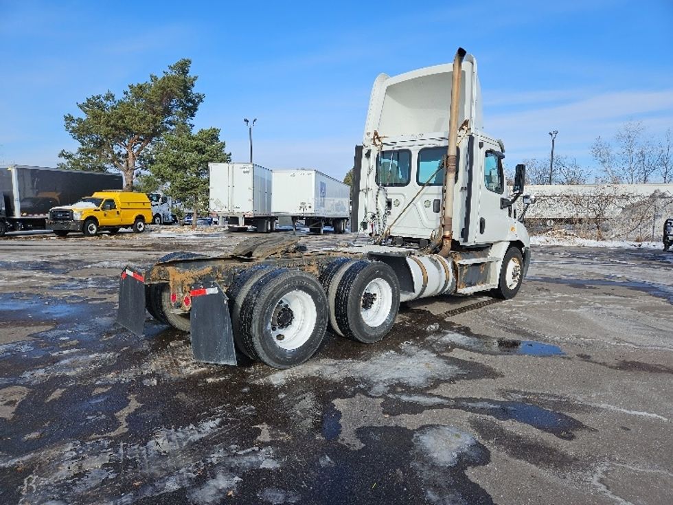 Day Cab Tractor-Heavy Duty Tractors-Freightliner-2013-Cascadia 11364ST-Brooklyn Park-MN-388,403\n\t\tmiles-$ 11,750 - Image 7