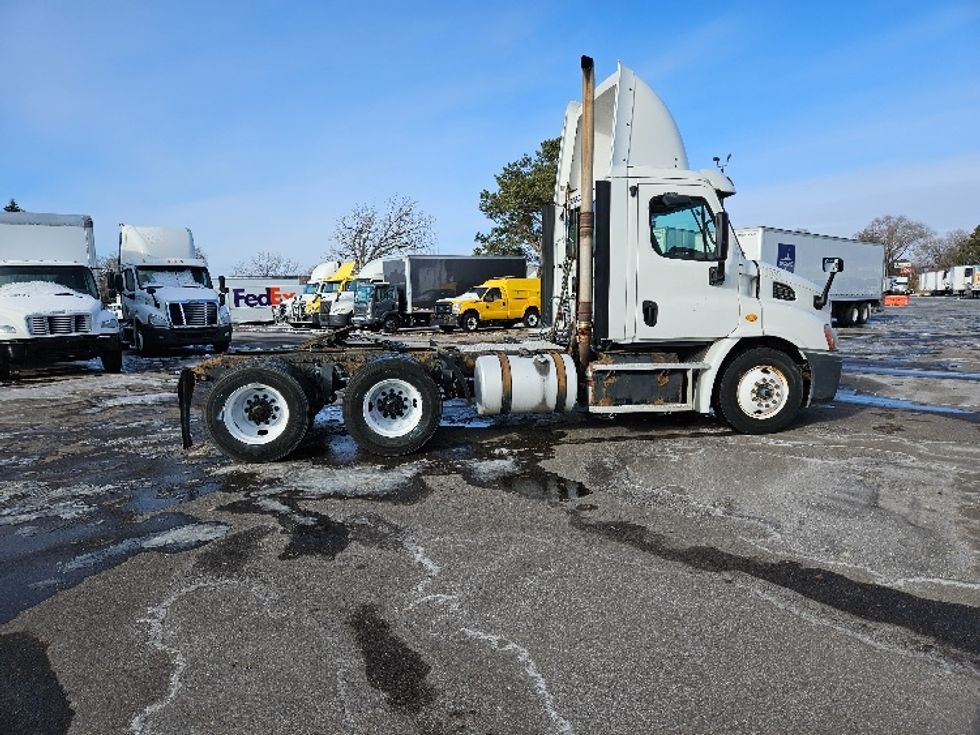 Day Cab Tractor-Heavy Duty Tractors-Freightliner-2013-Cascadia 11364ST-Brooklyn Park-MN-388,403\n\t\tmiles-$ 11,750 - Image 8