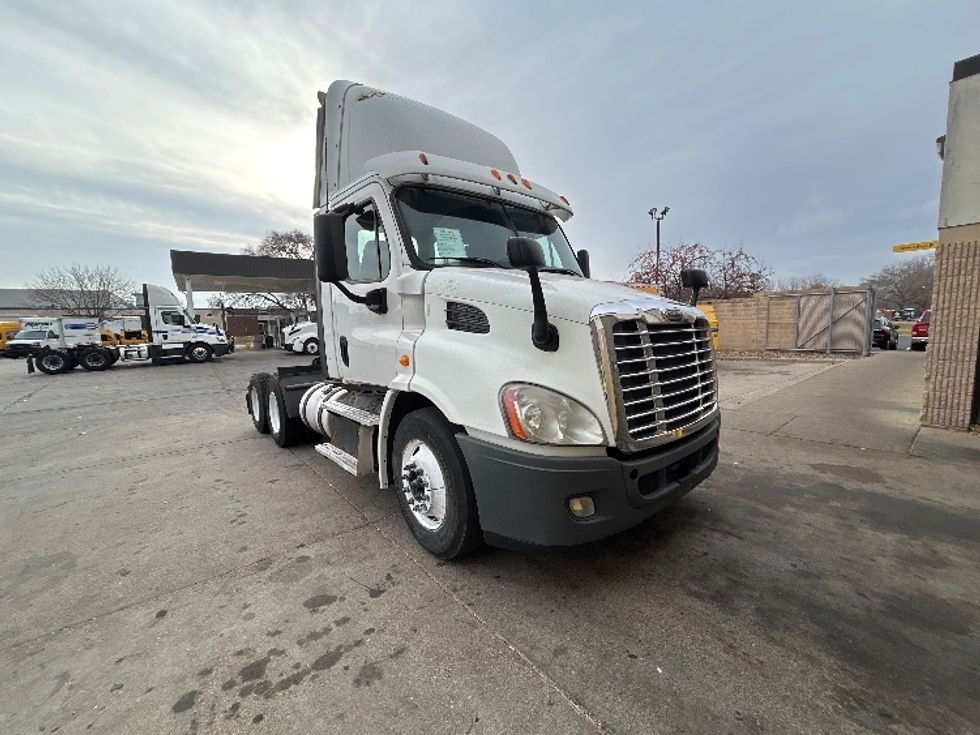 2021 Freightliner Cascadia 126" Day cab photo 2