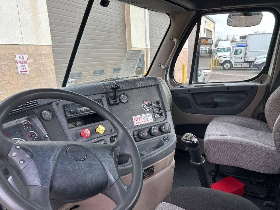Day Cab Tractor-Heavy Duty Tractors-Freightliner-2013-Cascadia 11364ST-Brooklyn Park-MN-473,565\n\t\tmiles-$ 11,750 - Image 10