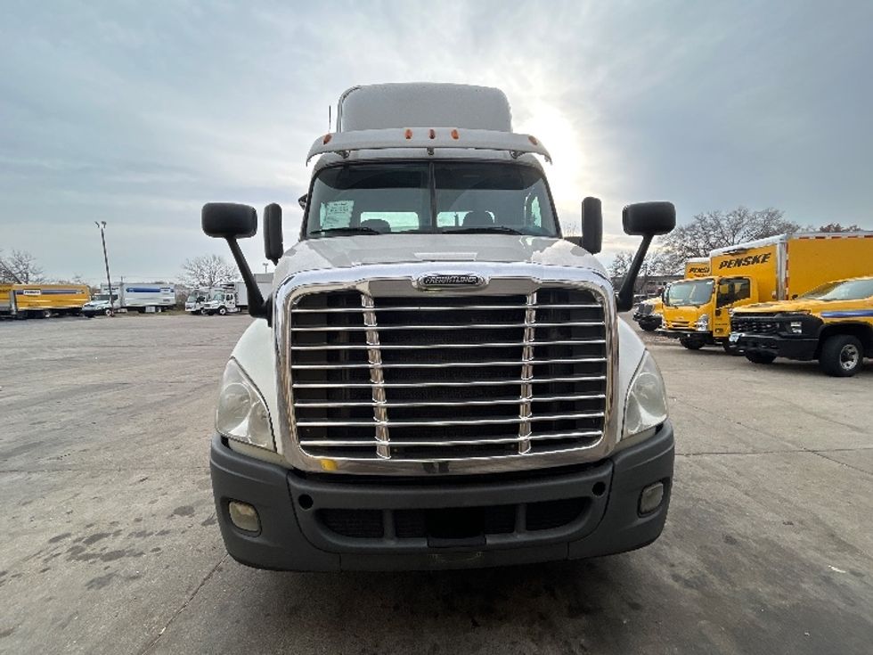 Day Cab Tractor-Heavy Duty Tractors-Freightliner-2013-Cascadia 11364ST-Brooklyn Park-MN-473,565\n\t\tmiles-$ 11,750 - Image 2