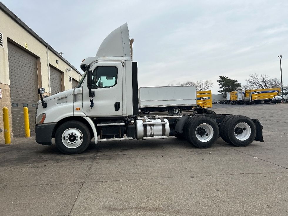 Day Cab Tractor-Heavy Duty Tractors-Freightliner-2013-Cascadia 11364ST-Brooklyn Park-MN-473,565\n\t\tmiles-$ 11,750 - Image 4