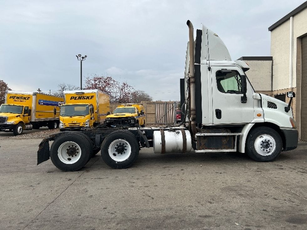 Day Cab Tractor-Heavy Duty Tractors-Freightliner-2013-Cascadia 11364ST-Brooklyn Park-MN-473,565\n\t\tmiles-$ 11,750 - Image 8