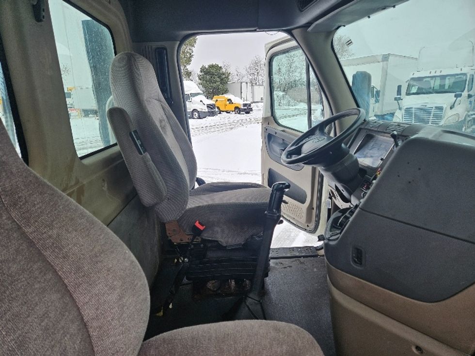 Day Cab Tractor-Heavy Duty Tractors-Freightliner-2013-Cascadia 11364ST-Brooklyn Park-MN-475,957\n\t\tmiles-$ 11,750 - Image 14