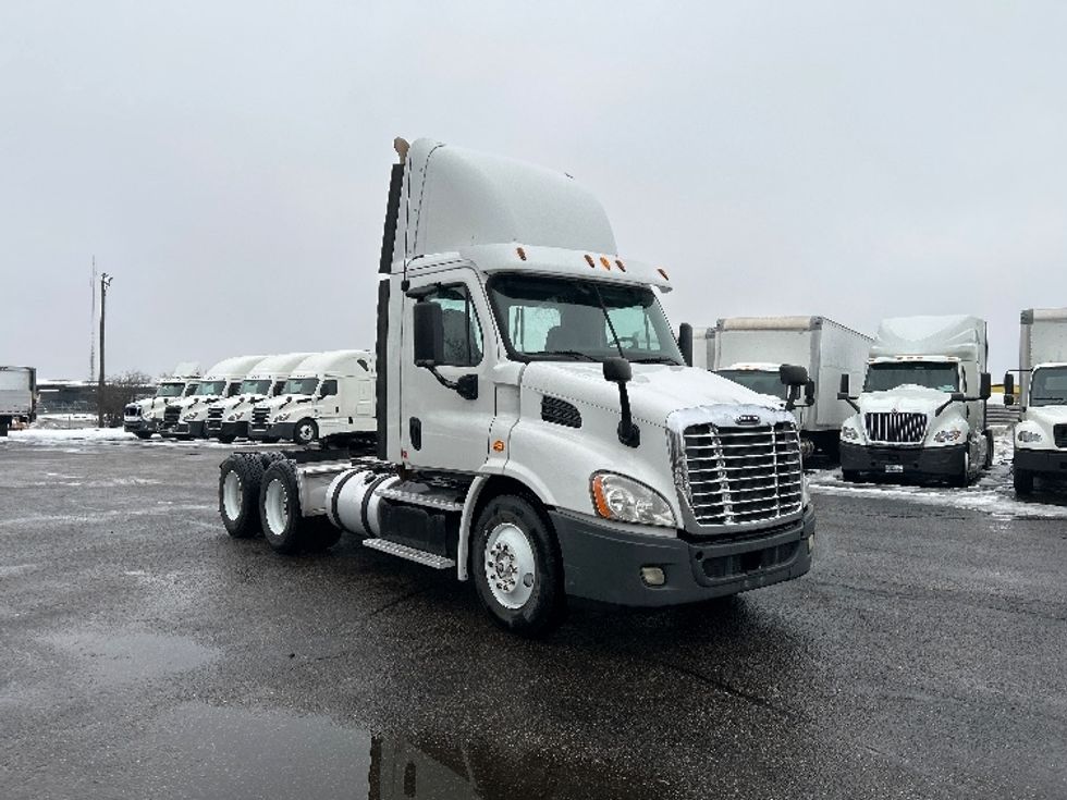 Day Cab Tractor-Heavy Duty Tractors-Freightliner-2013-Cascadia 11364ST-Roseville-MN-505,179\n\t\tmiles-$ 11,750 - Image 1