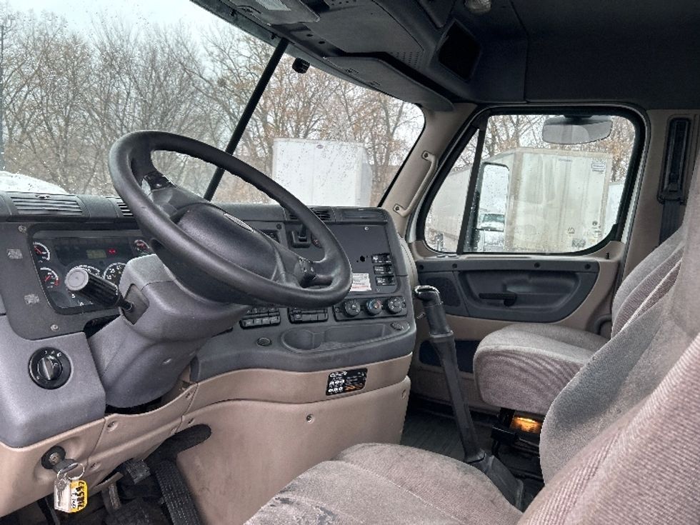 Day Cab Tractor-Heavy Duty Tractors-Freightliner-2013-Cascadia 11364ST-Roseville-MN-505,179\n\t\tmiles-$ 11,750 - Image 10