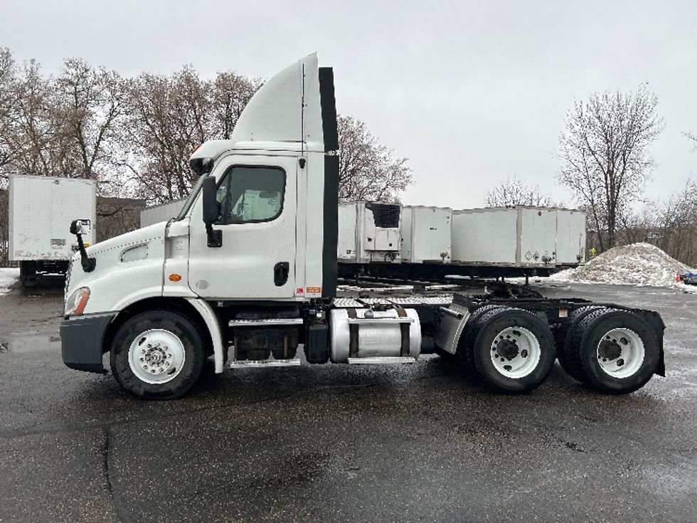 Day Cab Tractor-Heavy Duty Tractors-Freightliner-2013-Cascadia 11364ST-Roseville-MN-505,179\n\t\tmiles-$ 11,750 - Image 4