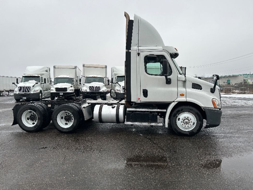 Day Cab Tractor-Heavy Duty Tractors-Freightliner-2013-Cascadia 11364ST-Roseville-MN-505,179\n\t\tmiles-$ 11,750 - Image 8