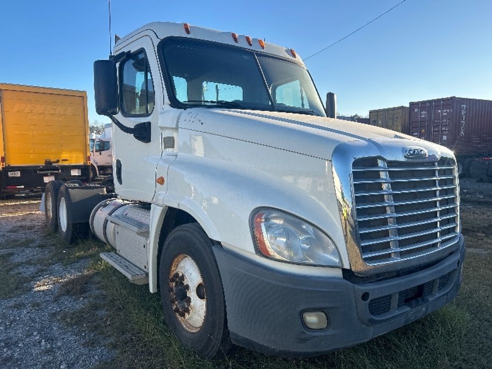 Day Cab Tractor-Heavy Duty Tractors-Freightliner-2013-Cascadia 12564ST-Garden City-GA-435,478\n\t\tmiles-$ 13,000 - Image 1
