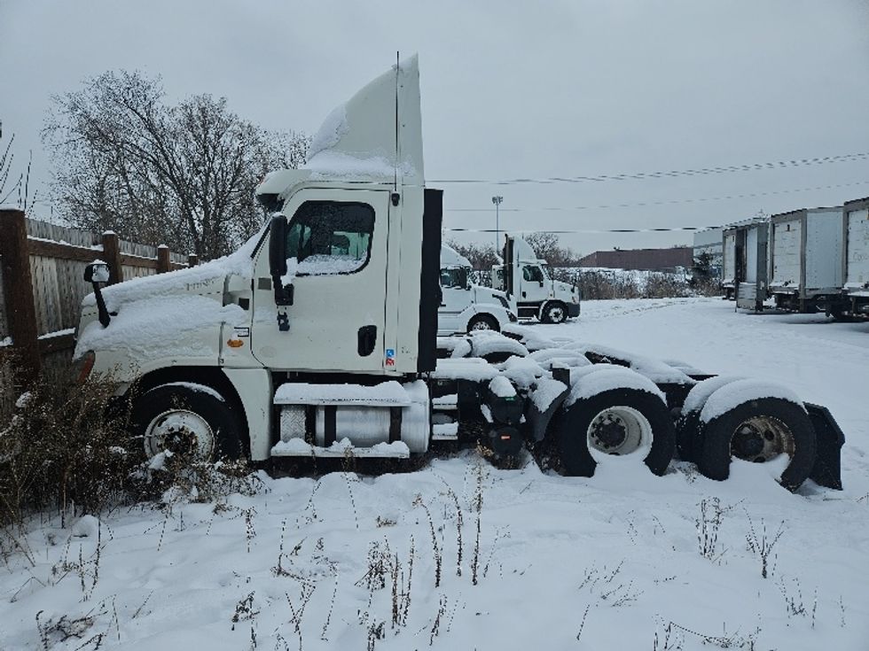 Day Cab Tractor-Heavy Duty Tractors-Freightliner-2013-Cascadia 12564ST-Roseville-MN-404,876\n\t\tmiles-$ 11,000 - Image 4