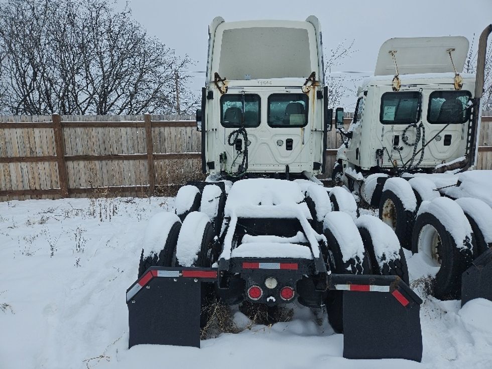 Day Cab Tractor-Heavy Duty Tractors-Freightliner-2013-Cascadia 12564ST-Roseville-MN-404,876\n\t\tmiles-$ 11,000 - Image 6
