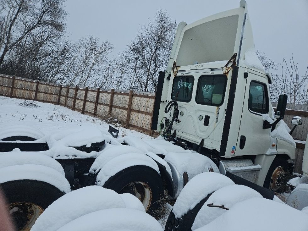 Day Cab Tractor-Heavy Duty Tractors-Freightliner-2013-Cascadia 12564ST-Roseville-MN-404,876\n\t\tmiles-$ 11,000 - Image 8