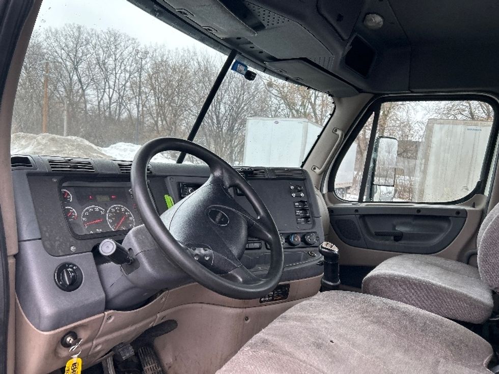 Day Cab Tractor-Heavy Duty Tractors-Freightliner-2013-Cascadia 12564ST-Roseville-MN-440,397\n\t\tmiles-$ 13,000 - Image 10