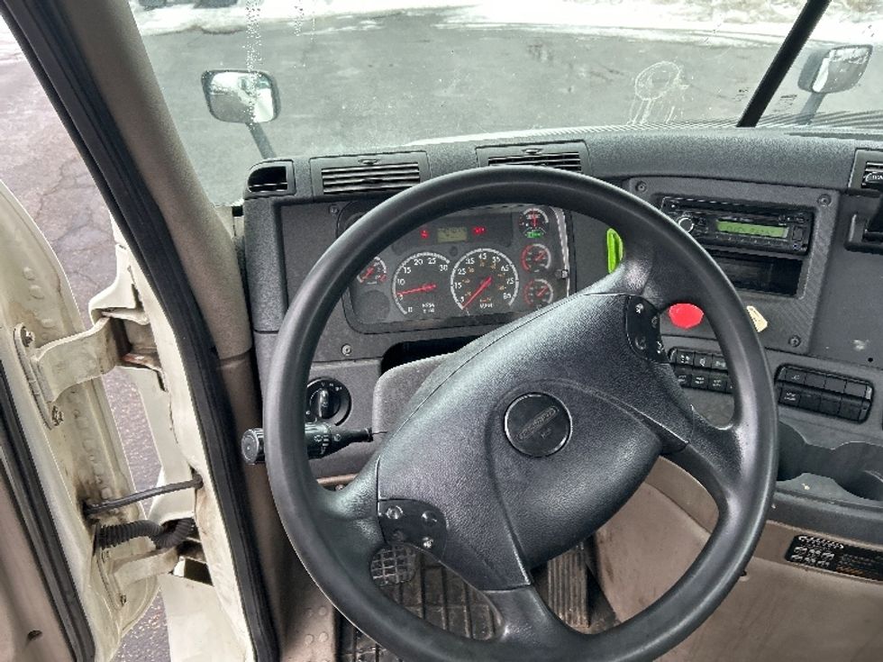 Day Cab Tractor-Heavy Duty Tractors-Freightliner-2013-Cascadia 12564ST-Roseville-MN-440,397\n\t\tmiles-$ 13,000 - Image 11