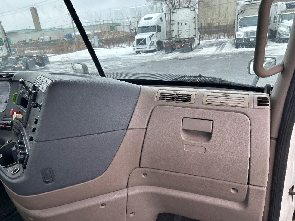 Day Cab Tractor-Heavy Duty Tractors-Freightliner-2013-Cascadia 12564ST-Roseville-MN-440,397\n\t\tmiles-$ 13,000 - Image 13