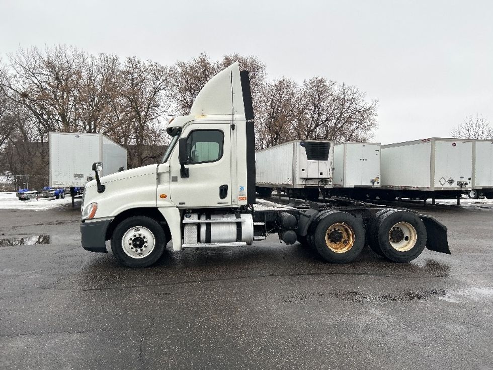 Day Cab Tractor-Heavy Duty Tractors-Freightliner-2013-Cascadia 12564ST-Roseville-MN-440,397\n\t\tmiles-$ 13,000 - Image 4