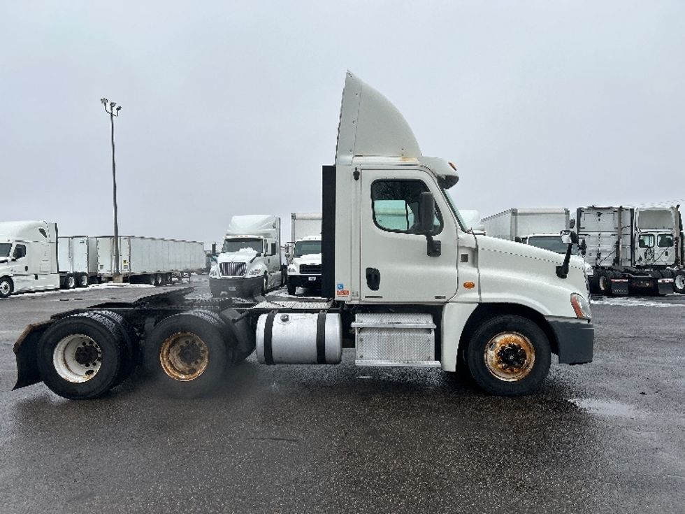 Day Cab Tractor-Heavy Duty Tractors-Freightliner-2013-Cascadia 12564ST-Roseville-MN-440,397\n\t\tmiles-$ 13,000 - Image 8