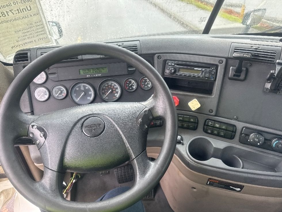 Day Cab Tractor-Heavy Duty Tractors-Freightliner-2013-Cascadia 12564ST-Tukwila-WA-326,677\n\t\tmiles-$ 13,000 - Image 11