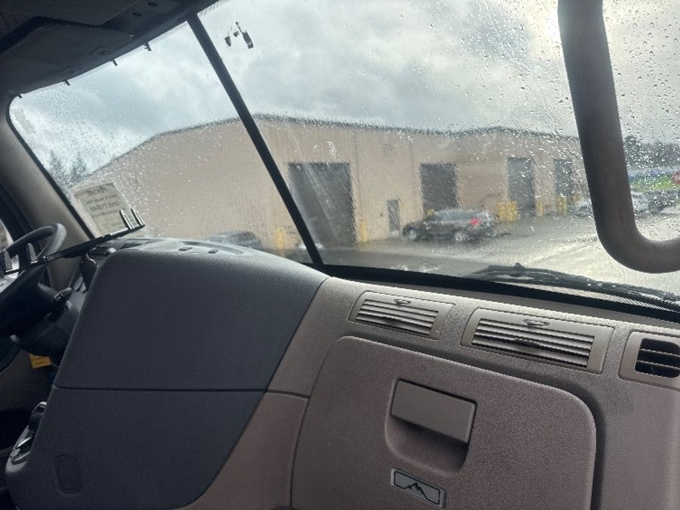 Day Cab Tractor-Heavy Duty Tractors-Freightliner-2013-Cascadia 12564ST-Tukwila-WA-326,677\n\t\tmiles-$ 13,000 - Image 13