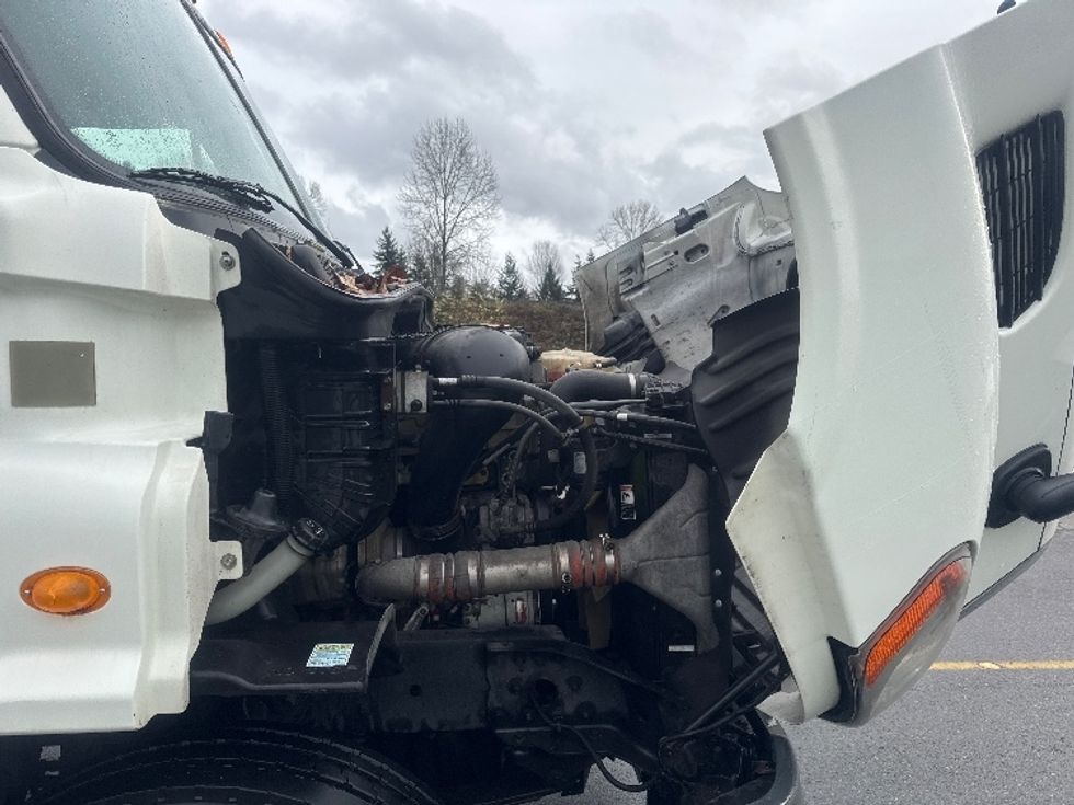Day Cab Tractor-Heavy Duty Tractors-Freightliner-2013-Cascadia 12564ST-Tukwila-WA-326,677\n\t\tmiles-$ 13,000 - Image 15