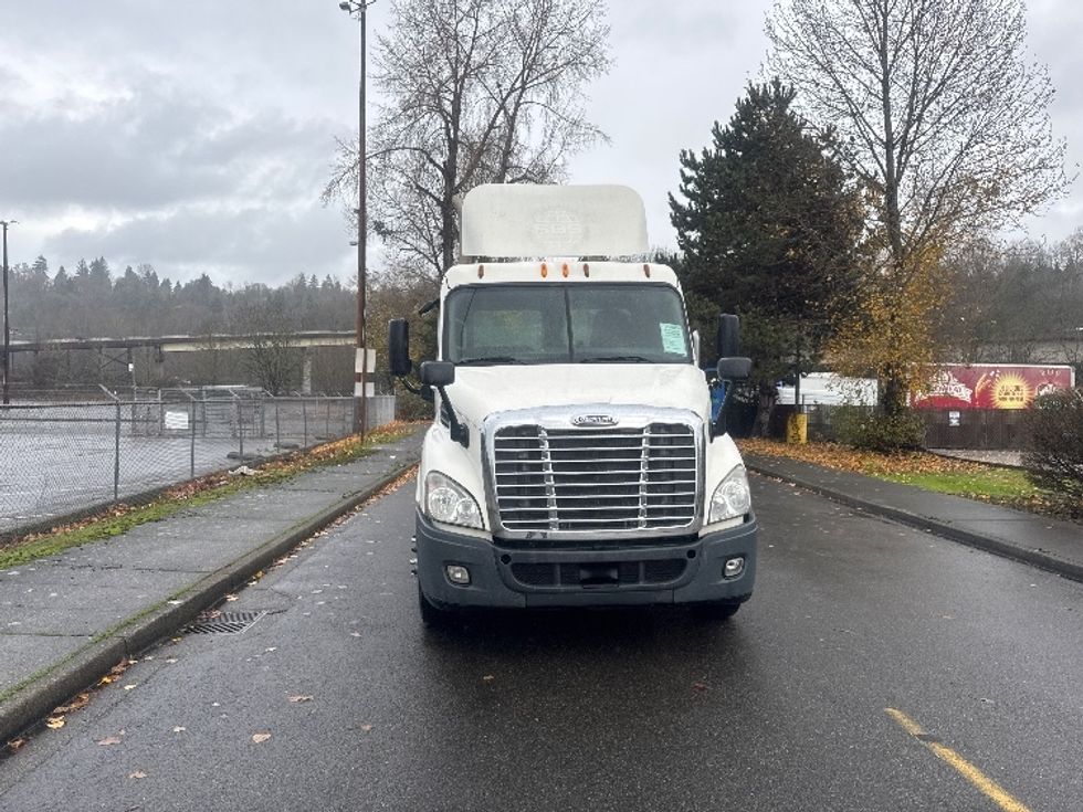 Day Cab Tractor-Heavy Duty Tractors-Freightliner-2013-Cascadia 12564ST-Tukwila-WA-326,677\n\t\tmiles-$ 13,000 - Image 2