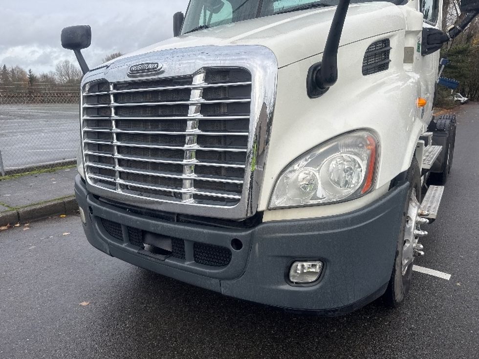 Day Cab Tractor-Heavy Duty Tractors-Freightliner-2013-Cascadia 12564ST-Tukwila-WA-326,677\n\t\tmiles-$ 13,000 - Image 20