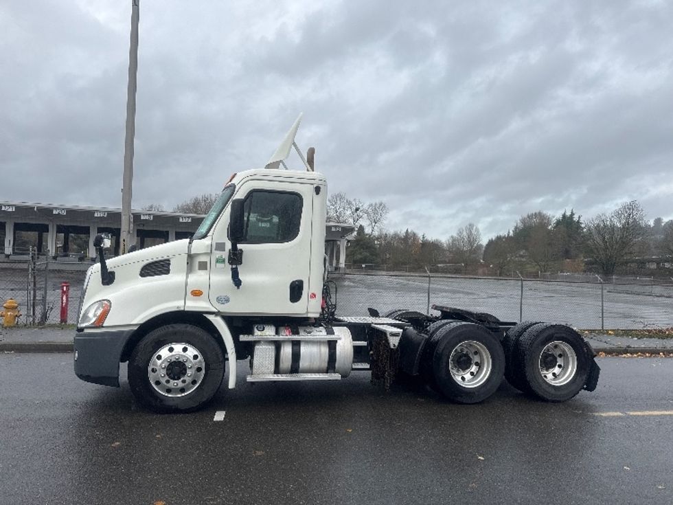 Day Cab Tractor-Heavy Duty Tractors-Freightliner-2013-Cascadia 12564ST-Tukwila-WA-326,677\n\t\tmiles-$ 13,000 - Image 4