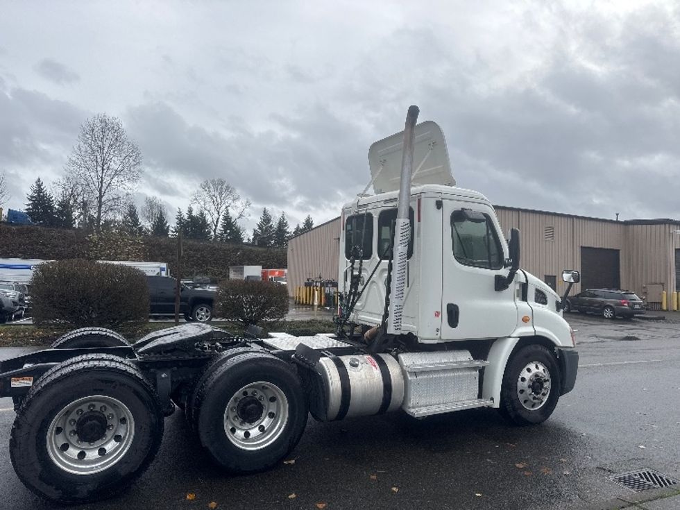 Day Cab Tractor-Heavy Duty Tractors-Freightliner-2013-Cascadia 12564ST-Tukwila-WA-326,677\n\t\tmiles-$ 13,000 - Image 8