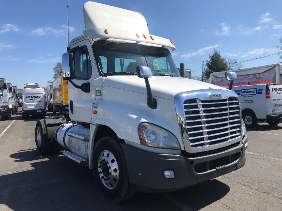Day Cab Tractor-Heavy Duty Tractors-Freightliner-2014-Cascadia 12542ST-South Plainfield-NJ-452,088 miles-$ 26,750