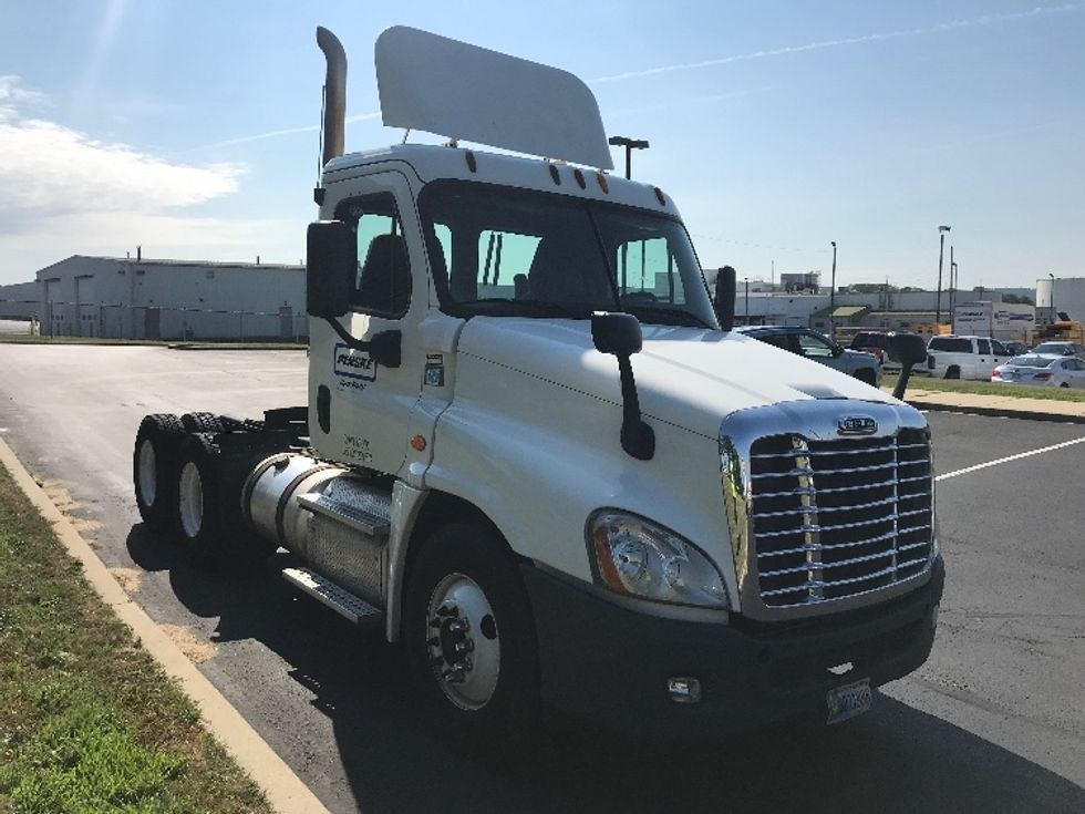 Day Cab Tractor-Heavy Duty Tractors-Freightliner-2014-Cascadia 12564ST-Bethlehem-PA-390,425 miles-$ 55,500