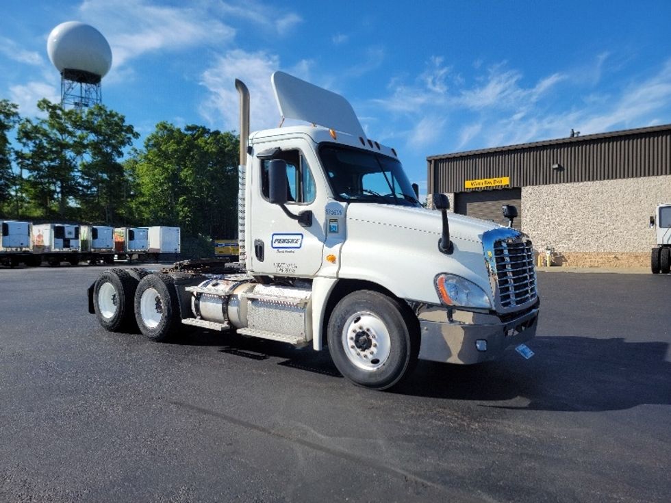 Day Cab Tractor-Heavy Duty Tractors-Freightliner-2014-Cascadia 12564ST-Fitchburg-MA-339,614 miles-$ 56,250