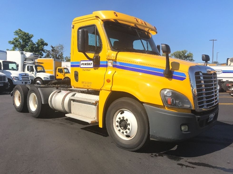 Day Cab Tractor-Heavy Duty Tractors-Freightliner-2014-Cascadia 12564ST-Montgomery-NY-402,281 miles-$ 48,250