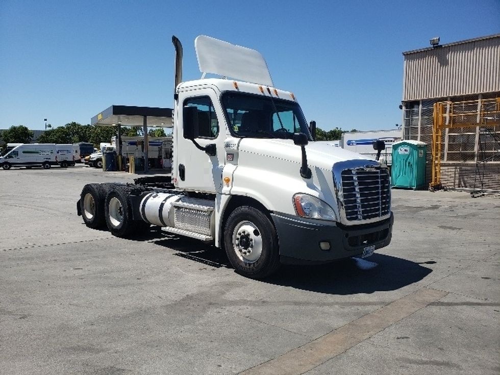Day Cab Tractor-Heavy Duty Tractors-Freightliner-2014-Cascadia 12564ST-West Sacramento-CA-340,653 miles-$ 62,000