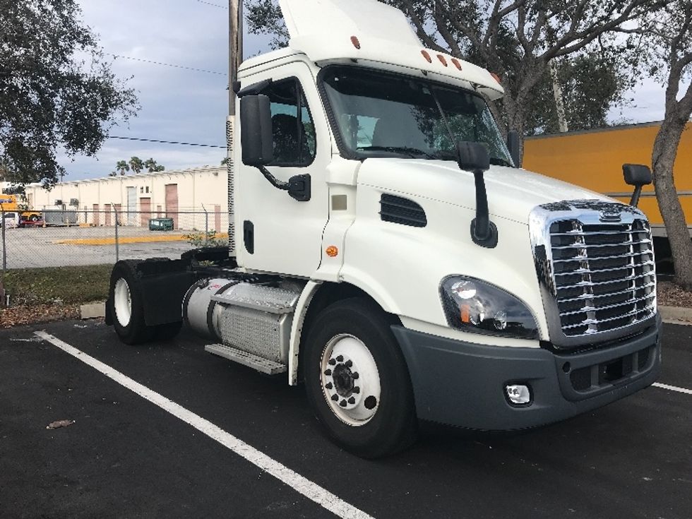 Day Cab Tractor-Heavy Duty Tractors-Freightliner-2015-Cascadia 11342ST-Saint Petersburg-FL-547,543 miles-$ 30,250