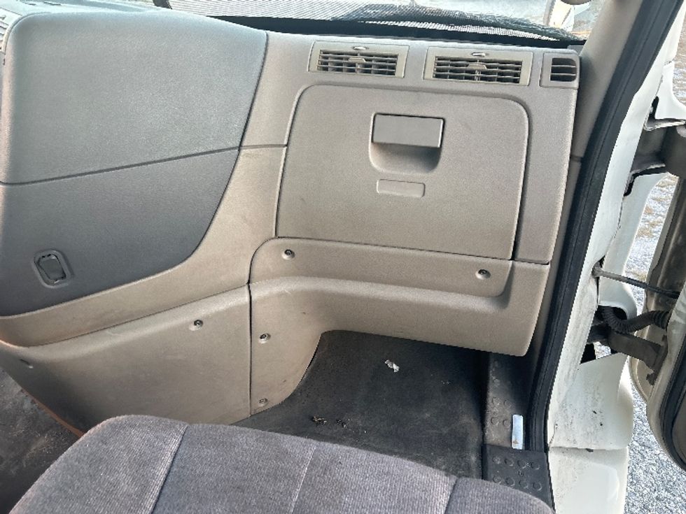 Day Cab Tractor-Heavy Duty Tractors-Freightliner-2015-Cascadia 11364ST-Garden City-GA-324,601\n\t\tmiles-$ 13,500 - Image 13