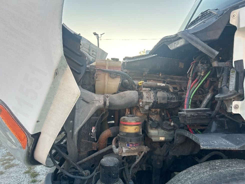 Day Cab Tractor-Heavy Duty Tractors-Freightliner-2015-Cascadia 11364ST-Garden City-GA-324,601\n\t\tmiles-$ 13,500 - Image 16