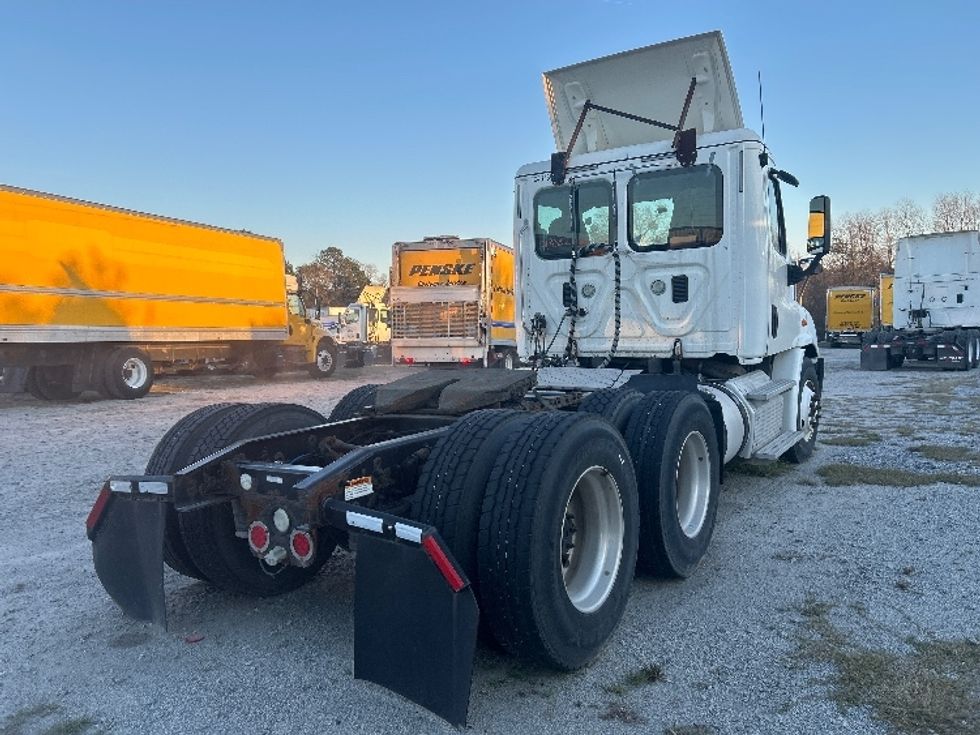 Day Cab Tractor-Heavy Duty Tractors-Freightliner-2015-Cascadia 11364ST-Garden City-GA-324,601\n\t\tmiles-$ 13,500 - Image 7
