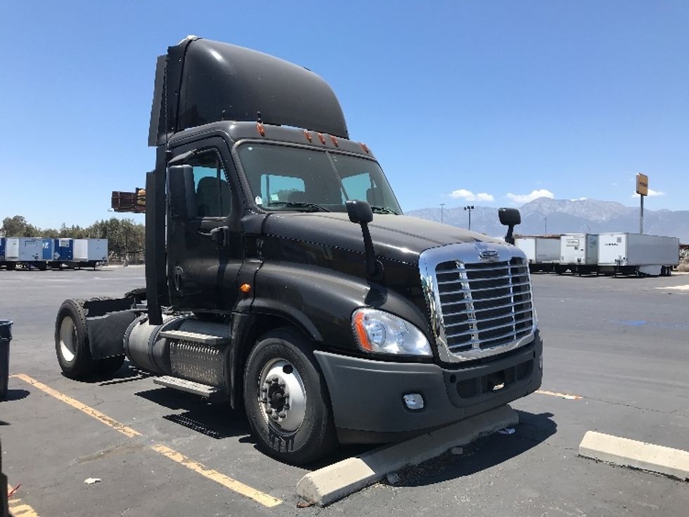 Day Cab Tractor-Heavy Duty Tractors-Freightliner-2015-Cascadia 12542ST-Fontana-CA-477,019 miles-$ 39,000