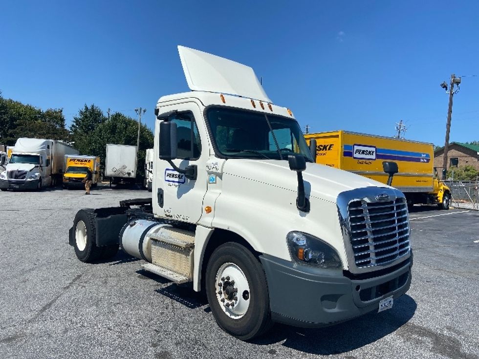 Day Cab Tractor-Heavy Duty Tractors-Freightliner-2015-Cascadia 12542ST-Mcdonough-GA-525,973 miles-$ 35,000