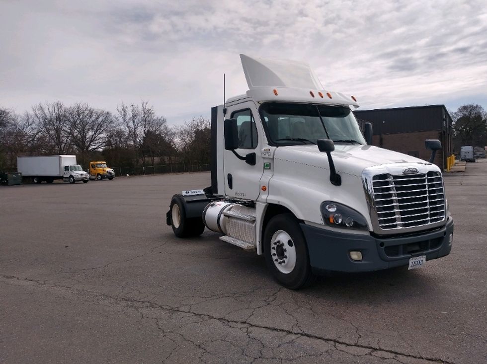 Day Cab Tractor-Heavy Duty Tractors-Freightliner-2015-Cascadia 12542ST-Memphis-TN-355,138 miles-$ 44,000