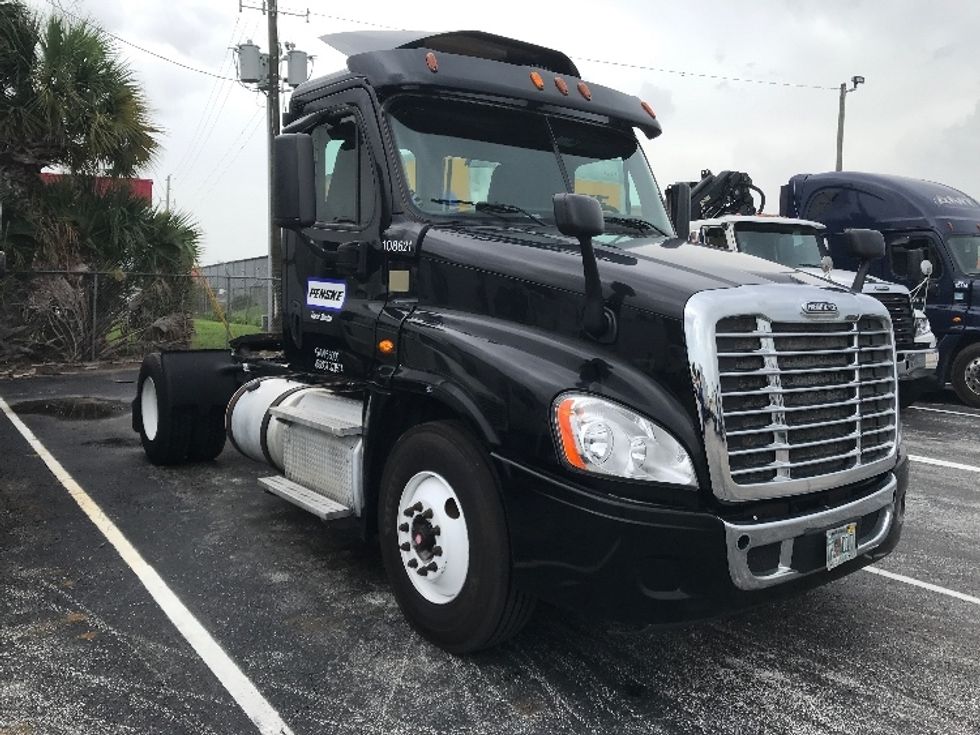 Day Cab Tractor-Heavy Duty Tractors-Freightliner-2015-Cascadia 12542ST-Orlando-FL-408,439 miles-$ 37,750