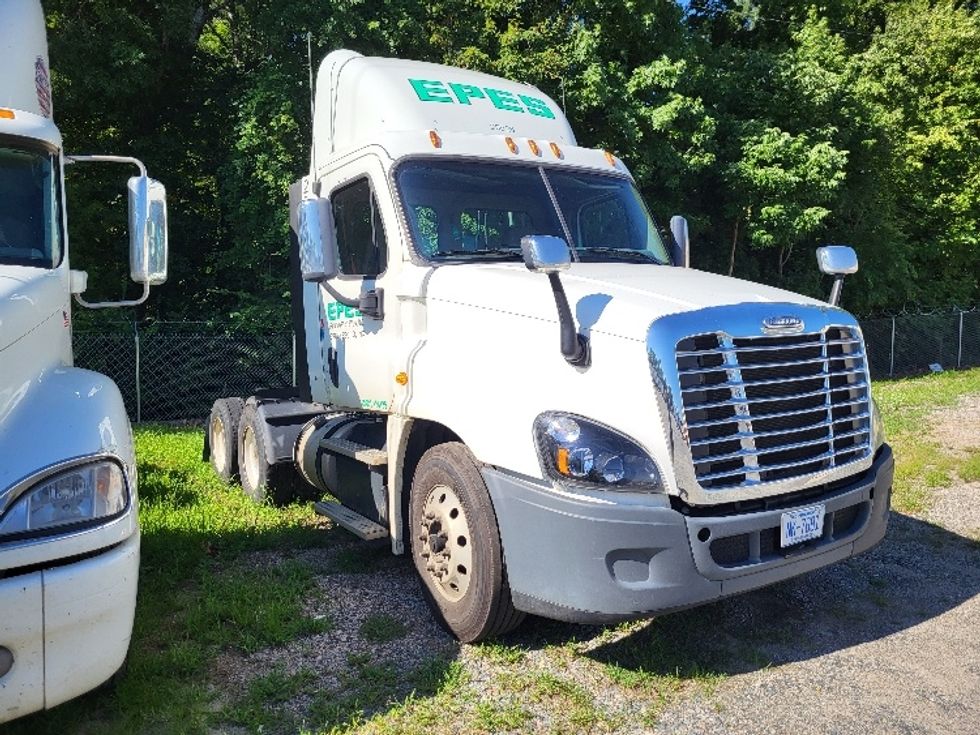 Day Cab Tractor-Heavy Duty Tractors-Freightliner-2015-Cascadia 12564ST-Charlotte-NC-359,287 miles-$ 62,250