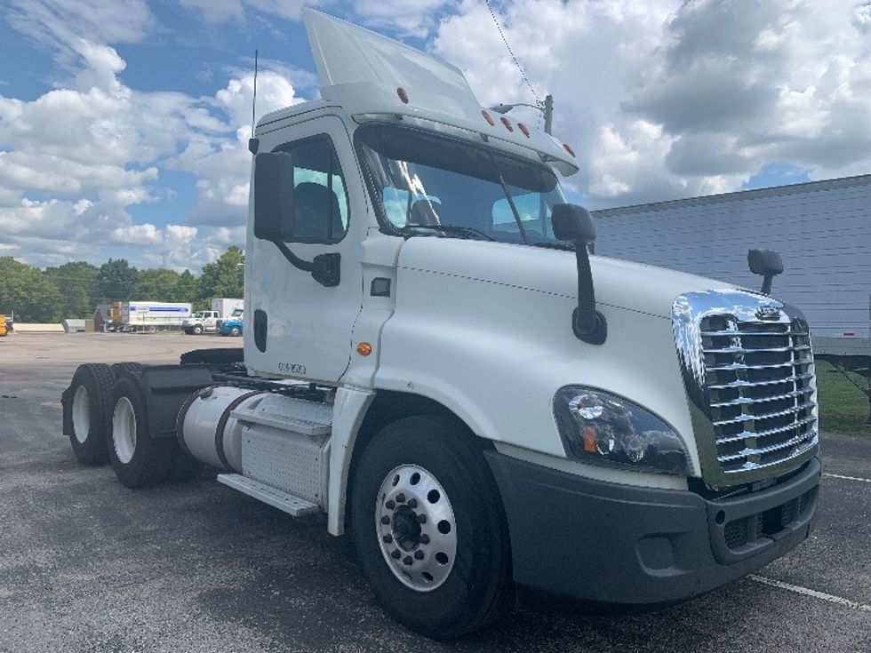 Day Cab Tractor-Heavy Duty Tractors-Freightliner-2015-Cascadia 12564ST-Columbia-TN-712,579 miles-$ 40,250